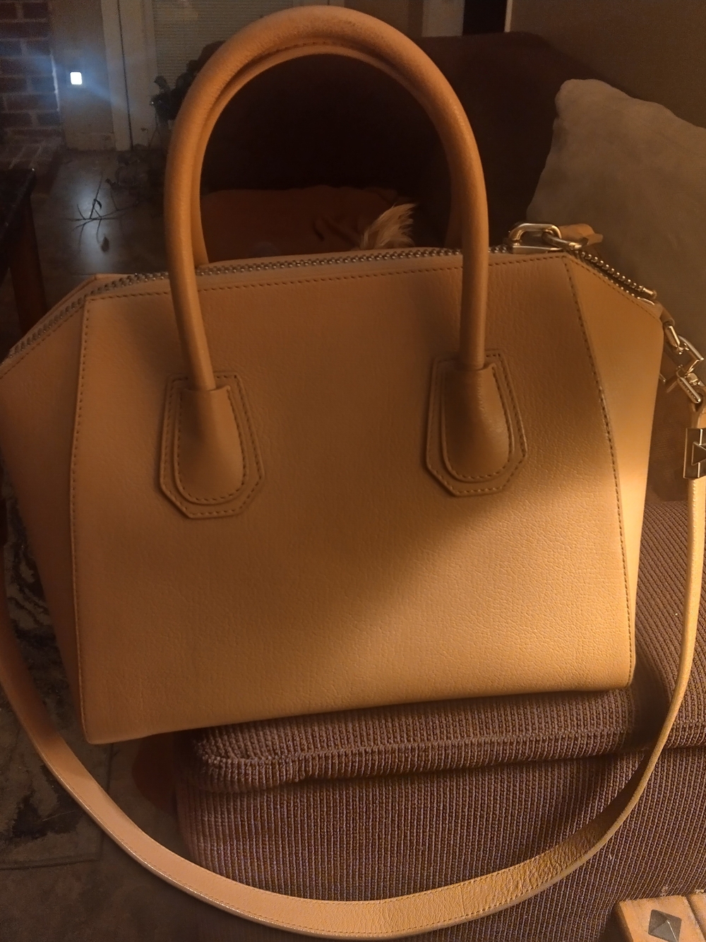 Givenchy Tan Leather Antigona Satchel - For Sale or Trade. - Picture 2 of 15